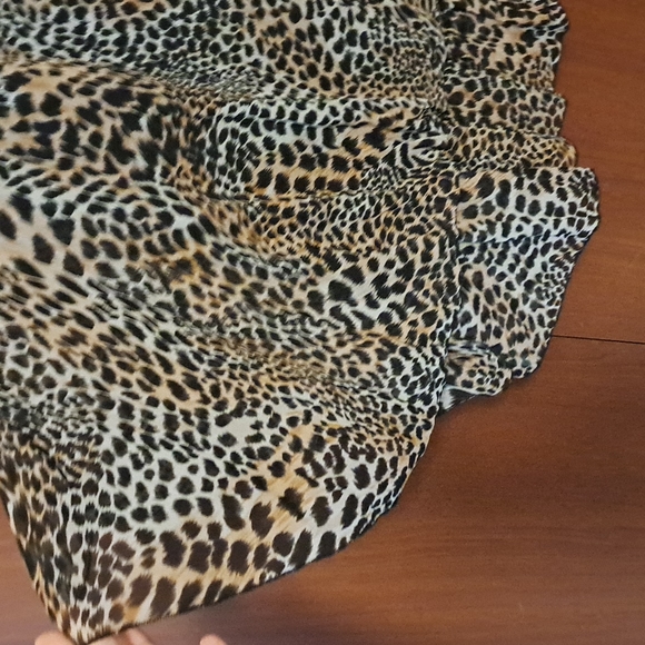 Animal print blouse with cinched waist - Picture 4 of 4
